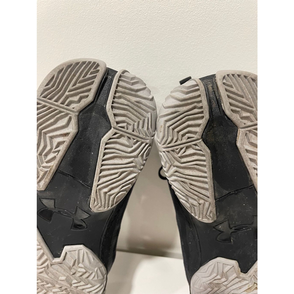 Under Armour Curry 2 Low Essential Basketball Shoes - Black/Grey - Size 6.5Y - Picture 15 of 15